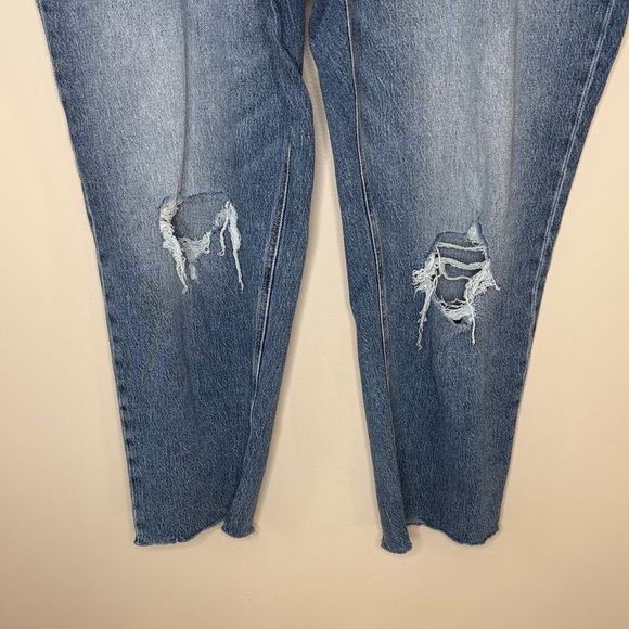 Maurice’s HighRise Distressed Mom Jeans Light Wash Plus Size 22 Relaxed Fit - Picture 8 of 16